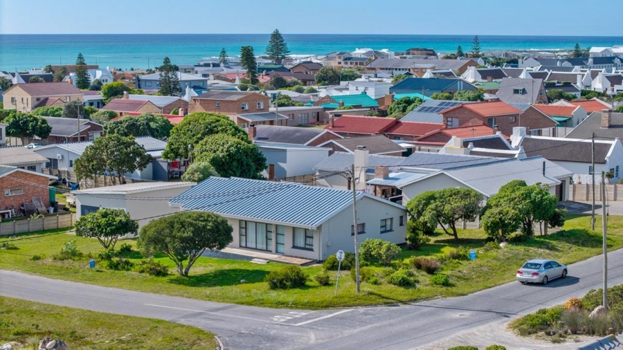 4 Bedroom Property for Sale in Struisbaai Western Cape
